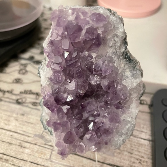 Small amethyst rock - Picture 2 of 6